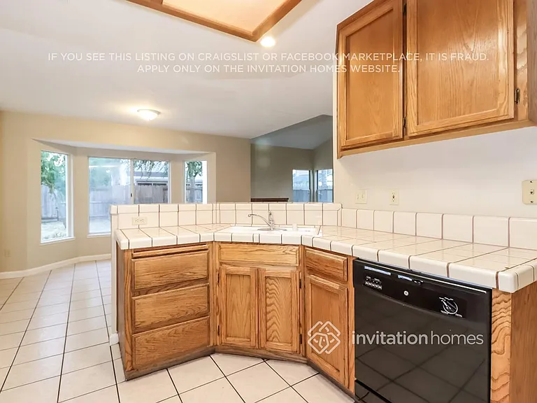 710 Jonquil Dr — Photo 6