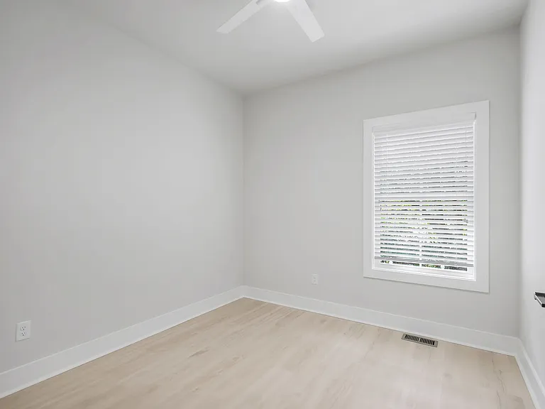 348 S Walnut Ave — Photo 27