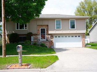 2416 N 4th Ave E, Newton, IA 50208