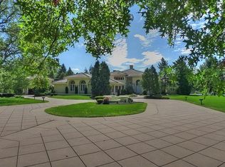 328 Crystal Point Dr, Akron, OH 44333