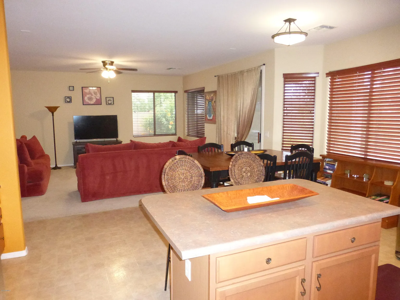 3 bed, 3.0 bath, 2375 sqft, $3,300 — Photo 4