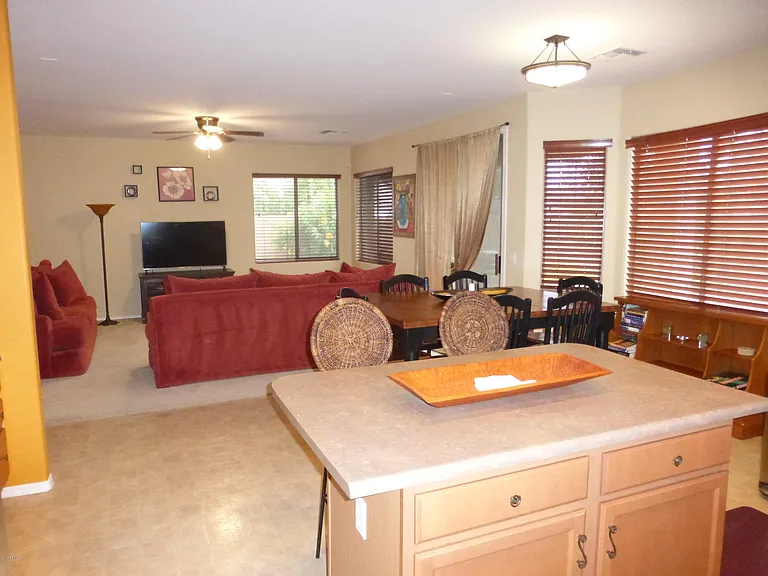 1042 N Moccasin Trl — Photo 4