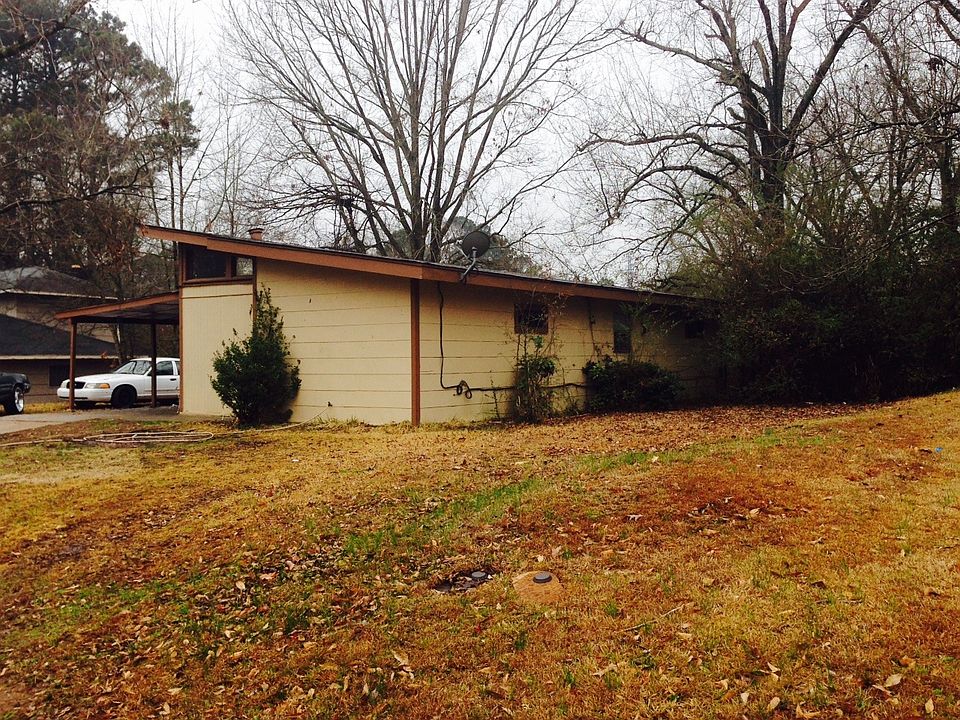2nd image of 335 Queen Theresa Ln