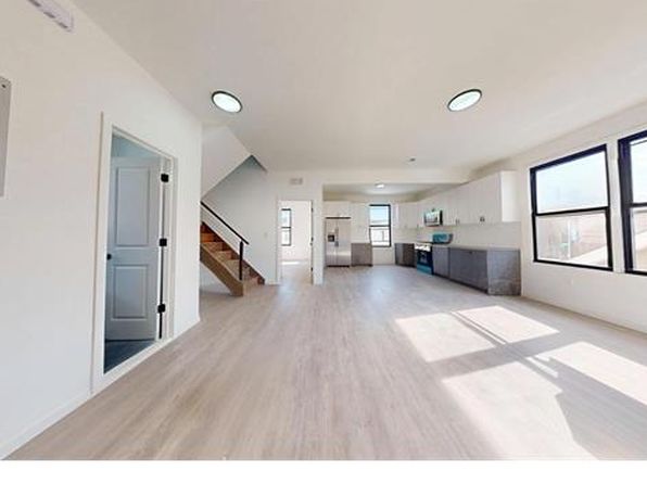 3050 Brighton 2nd St #2