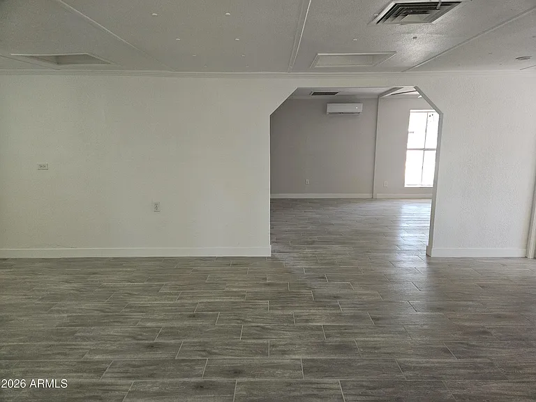 1584 N Wood St — Photo 5