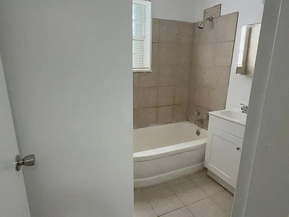 5th image of 1023 Croft Ave NE