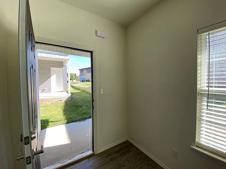 4211 Sante Fe Sq — Photo 30
