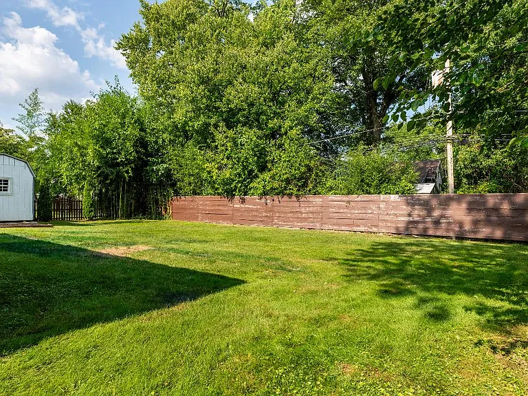 2205 Mary Ln — Photo 33