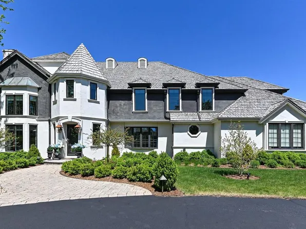 134 E Trillium COURT, Mequon, WI 53092