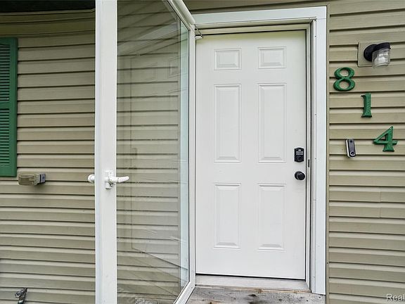3rd image of 814 Huntington Blvd