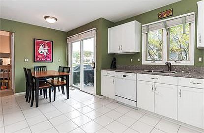 3rd image of 25 Knutsen Dr