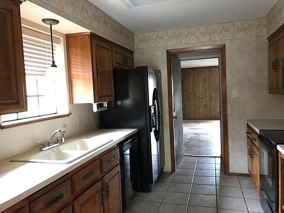 3rd image of 713 Willowood St