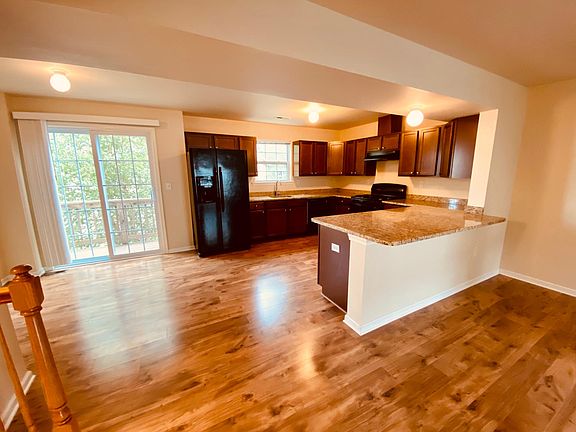 Kitchen with Breakfast Bar