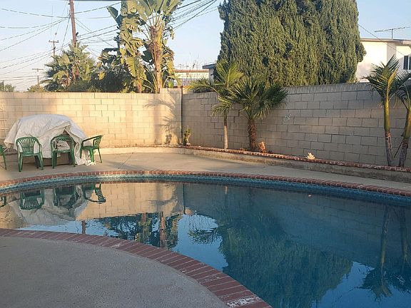 3rd image of 15288 Woodcrest Dr