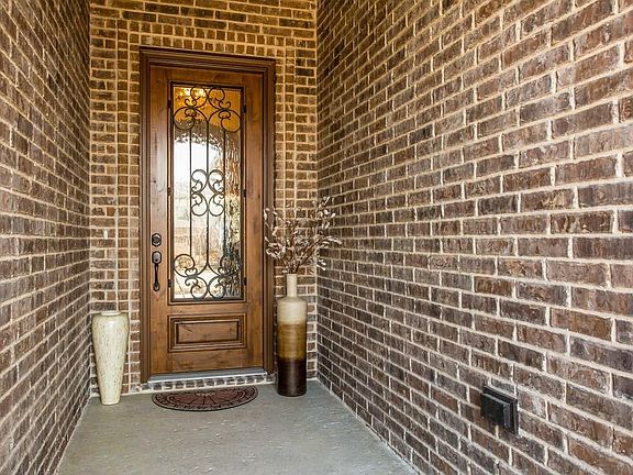 4th image of 721 Apeldoorn Ln