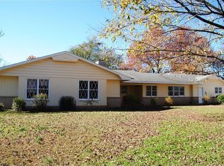 711 W Lilac St, Rogers, AR 72756