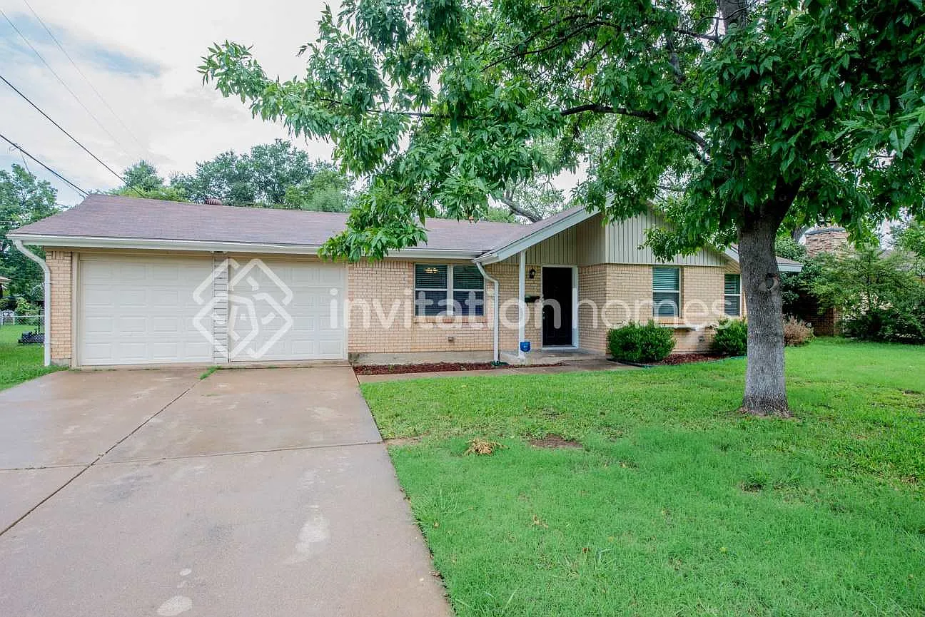 202 Jefflyn Ct Euless, TX 76040 — Photo 1