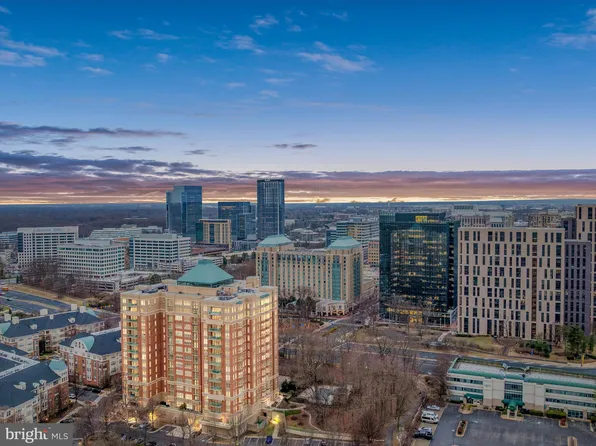 11776 Stratford House Pl APT 202, Reston, VA 20190