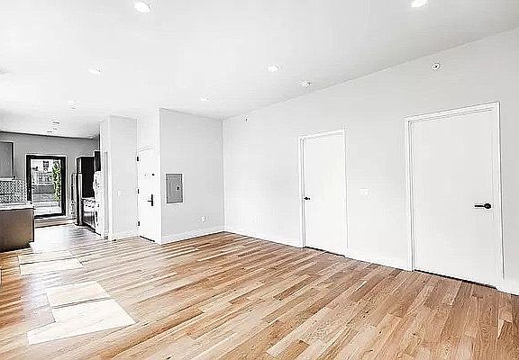 5th image of 101 E 10th St #Penthouse