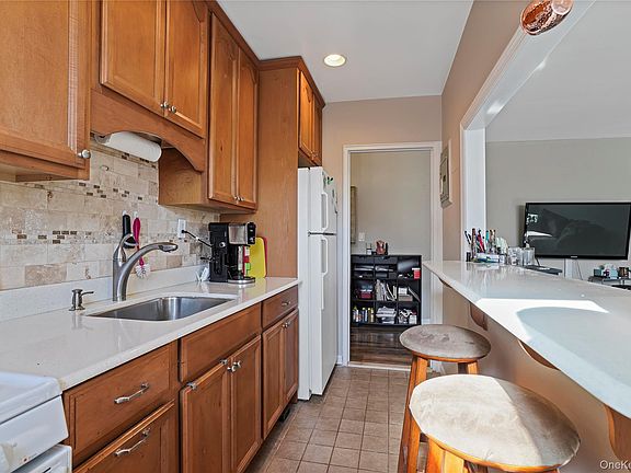 5th image of 6 Bryant Crescent #2F