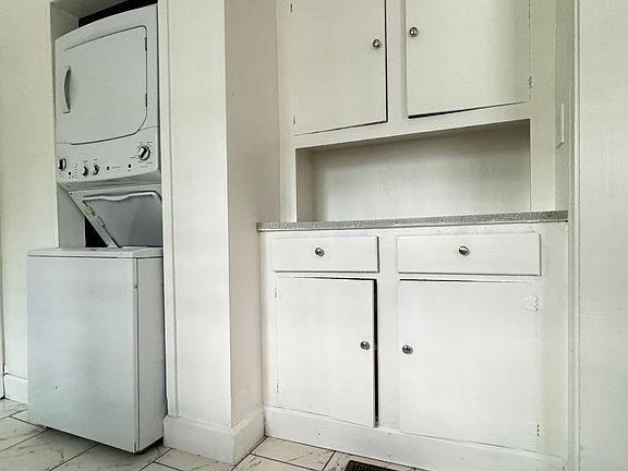 3rd image of 72 Delmont Dr NE #E1