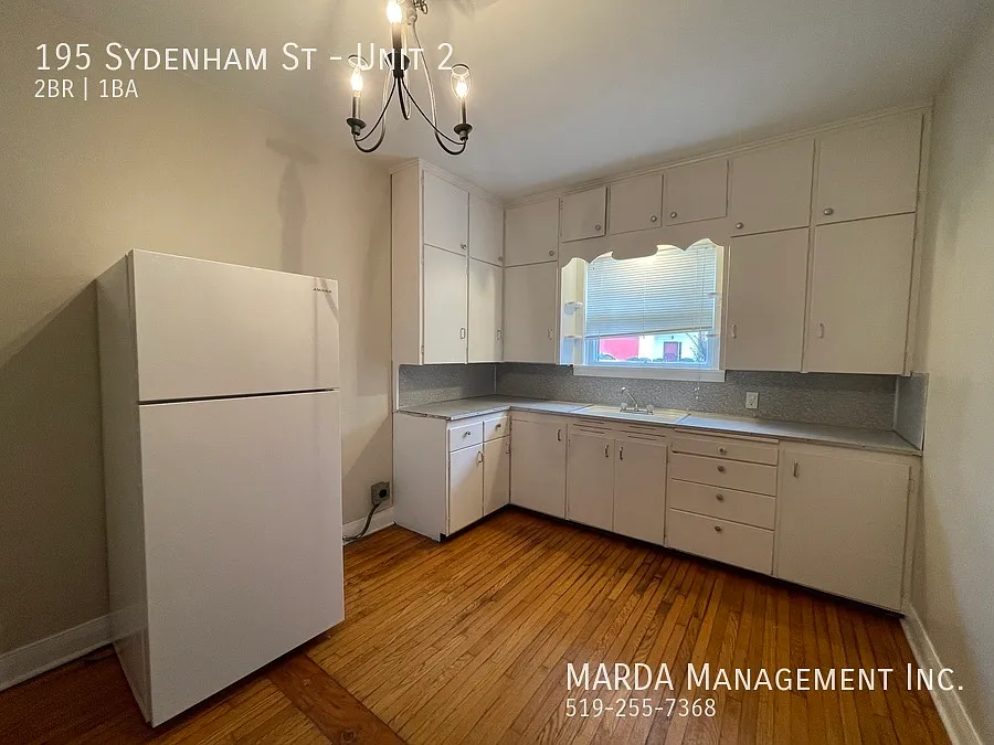 Spacious 2bed/1bath Apartment In Dresden! Ensuite Laundry! + Utilities — Photo 2