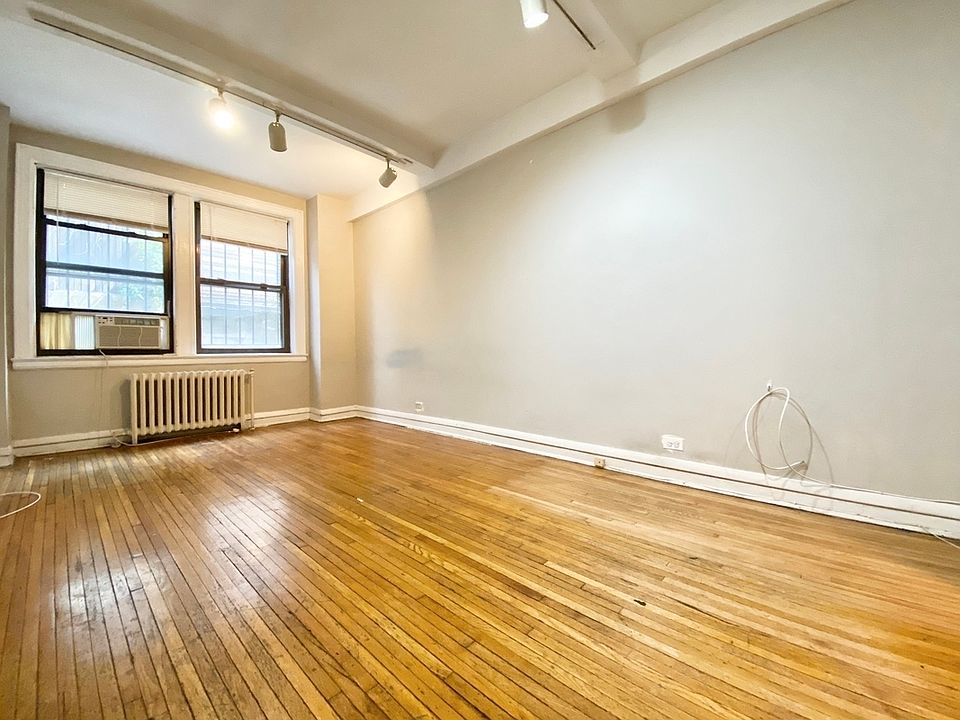 1st image of 457 W 57th St #112