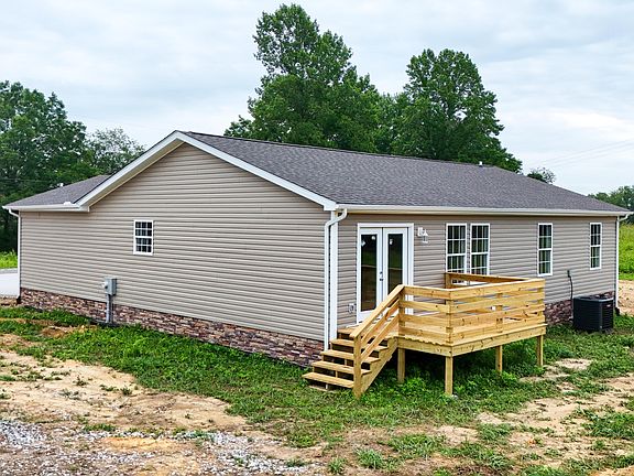 4th image of 140 Devils Neck Rd