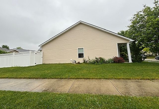 2nd image of 871 Maidstone Ave