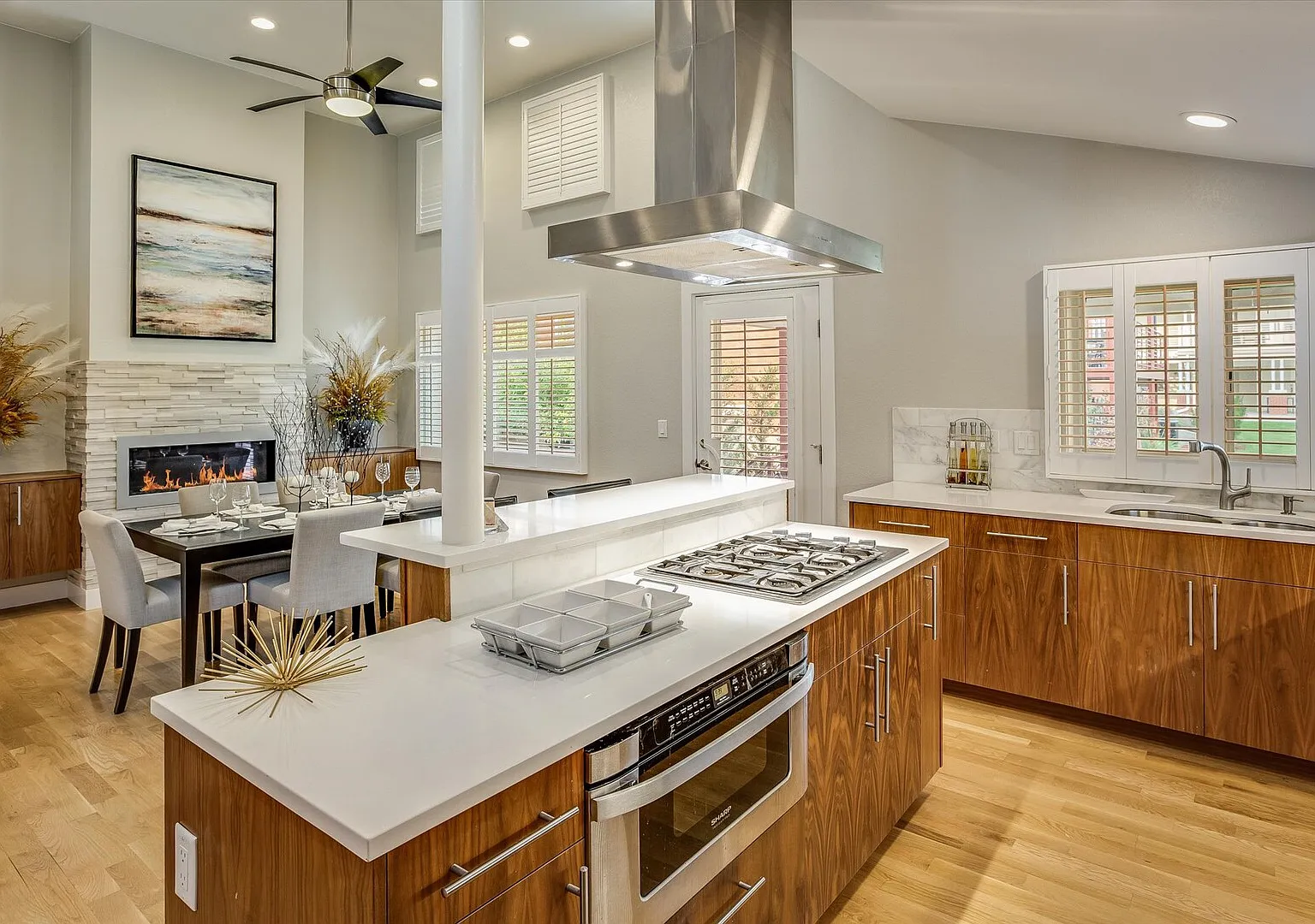 Luxury 3BR Townhome Near Mt. Sanitas — Photo 1