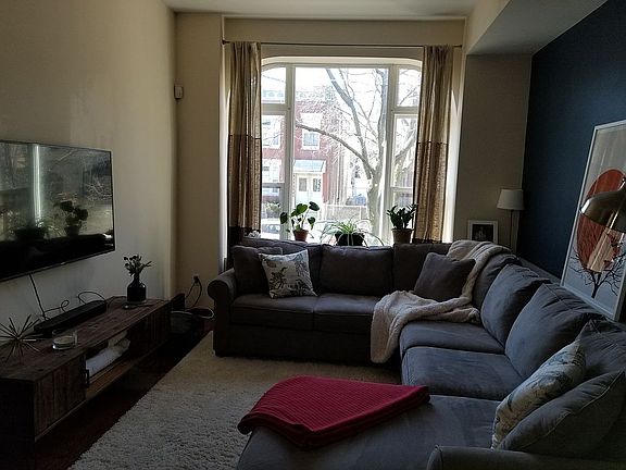 3rd image of 1645 N Bell Ave