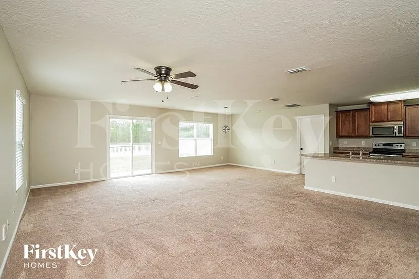 3 bed, 2.0 bath, 1856 sqft, $2,295 — Photo 3
