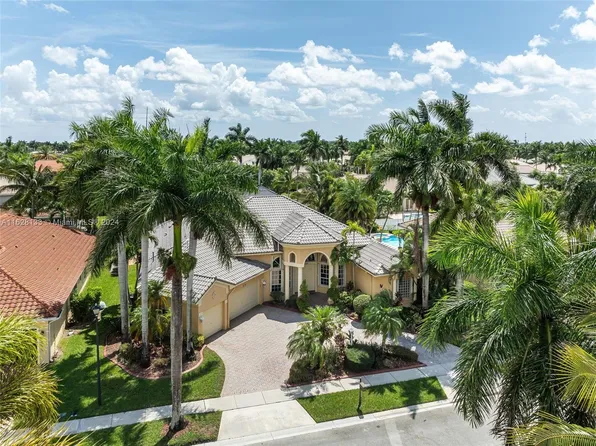 1911 NW 137th Ter, Pembroke Pines, FL 33028