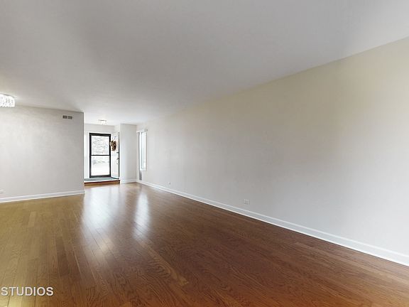 4th image of 723 Ascot Ct