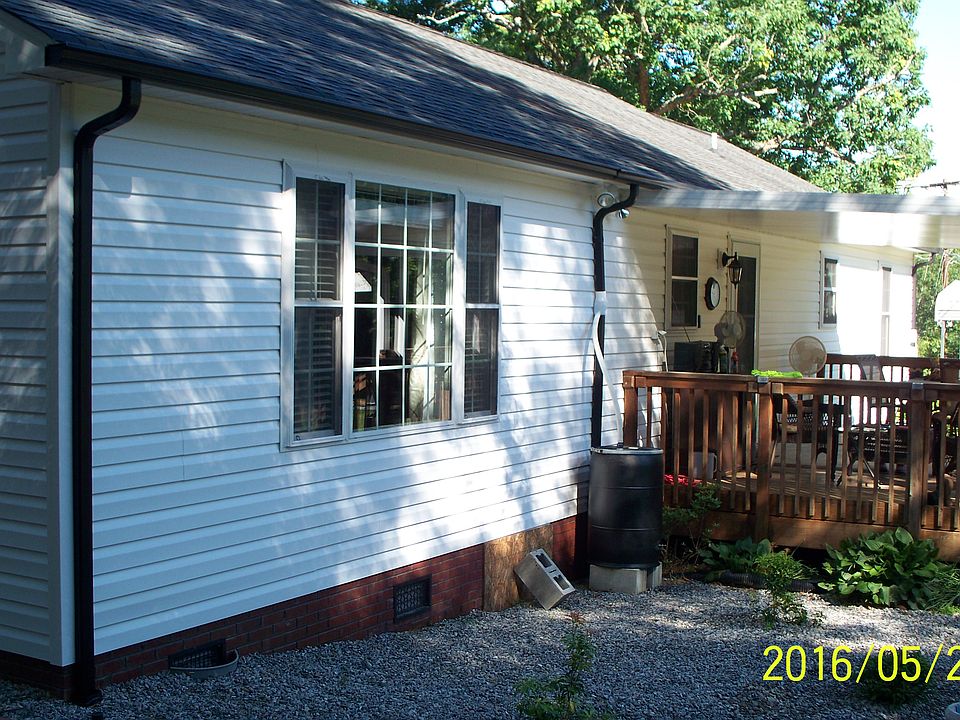2nd image of 1694 Roseland Dr