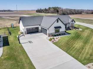 6762 56th Avenue Pl, Columbus, NE 68601