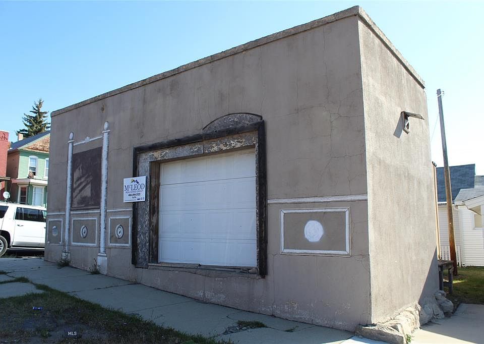 2nd image of 450 W Silver St