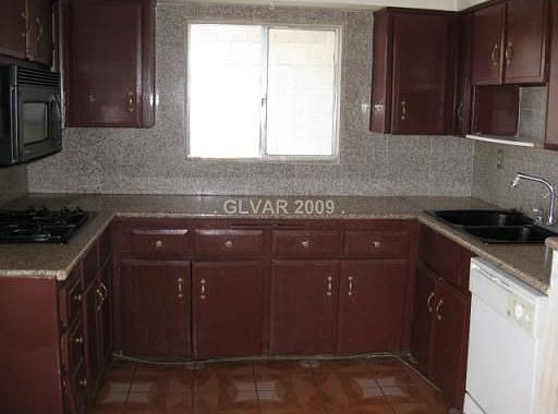 4th image of 1077 Westminster Ave