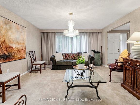 2nd image of 62 Ardgowan Cres