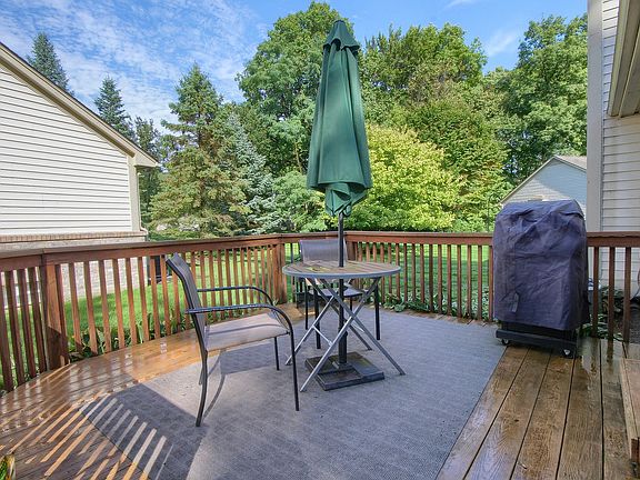 3rd image of 41620 Blairwood Cir