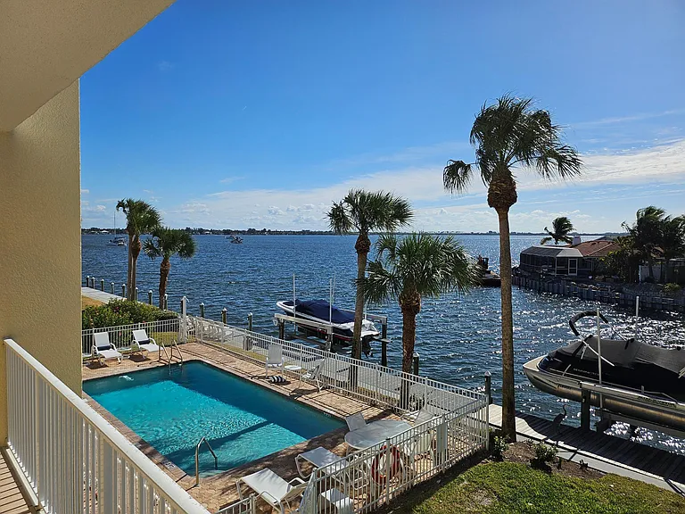 9929 Manatee Ave W — Photo 2
