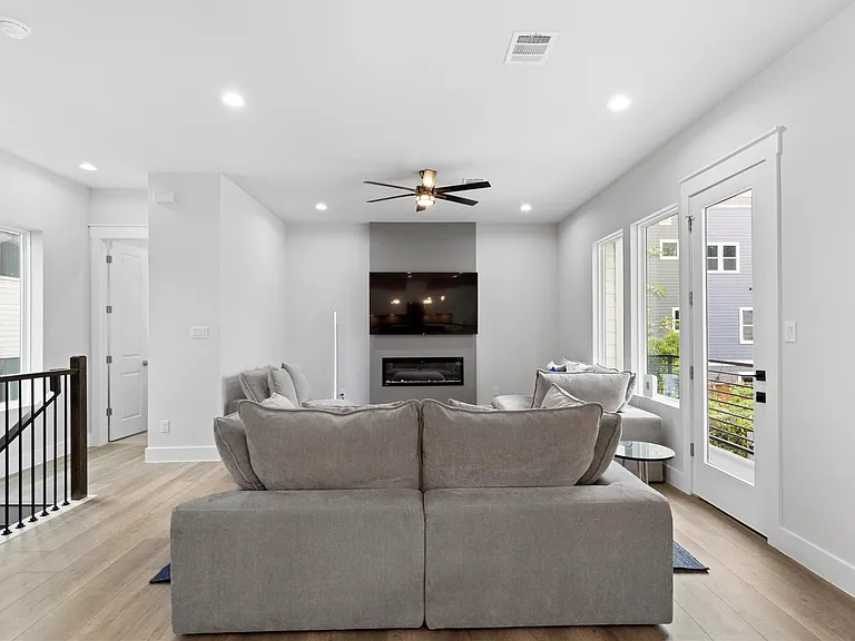 2508 Gray St — Photo 2