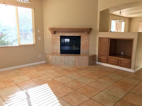 3rd image of 2068 N Canyon Greens Cir