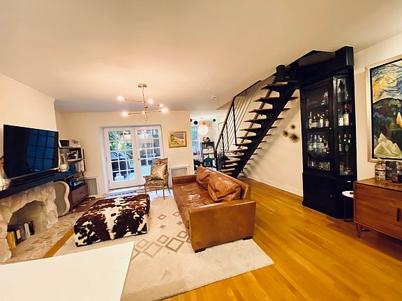 3rd image of 53 W 73rd St