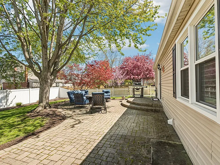 509 Ticonderoga Ln — Photo 26