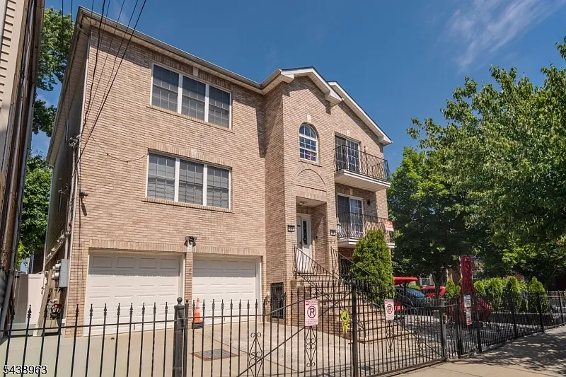 3 bed, 2.0 bath, $2,950 — Photo 2