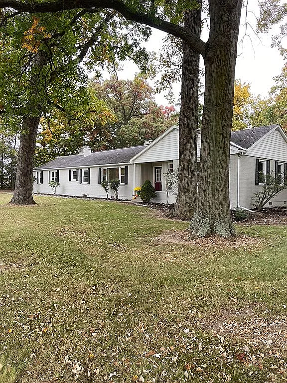 1362 Barks Rd E photo 1