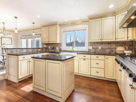 4th image of 2485 West Fairy Chasm ROAD