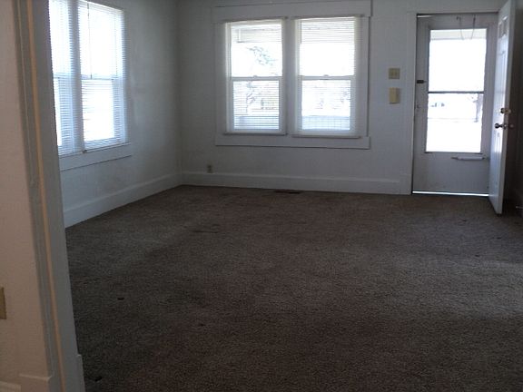 3rd image of 1913 Cherrywood Ave