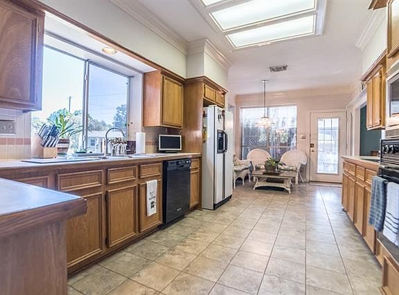 5th image of 2107 Woodbury Pl